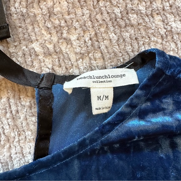 Beachlunchlounge Blue Velvet Short Sleeve Top - Picture 6 of 7